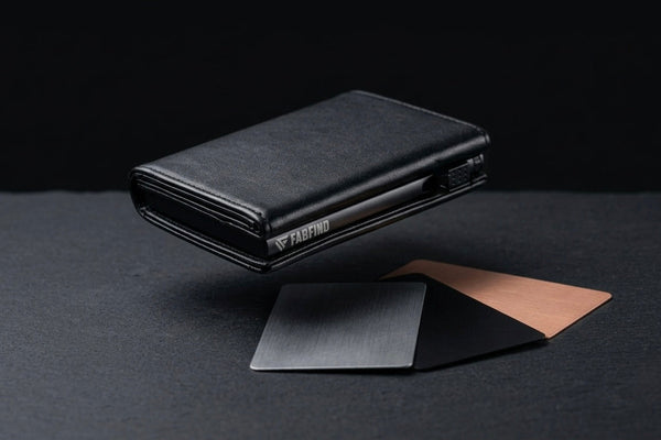 Minimalist Wallet Canada: Why Less Is More in 2026